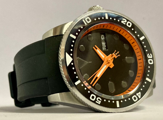 Sterile dial Diver - 3 o'clock crown with Knurled Bezel, Knurled Crown with Orange accent hands and chapter ring Lumed bezel Insert