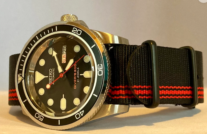 Ducati inspired Diver – 3 o’clock crown  with Knurled Bezel and Crown