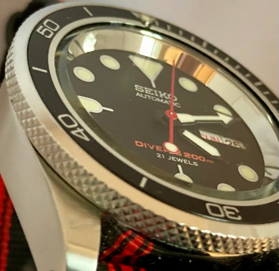 Ducati inspired Diver – 3 o’clock crown  with Knurled Bezel and Crown